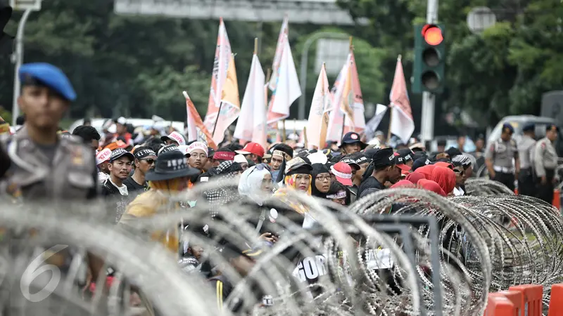 20160210-Tuntut Jadi PNS, Ribuan Guru Honorer se-Indonesia Kepung Istana-Jakarta