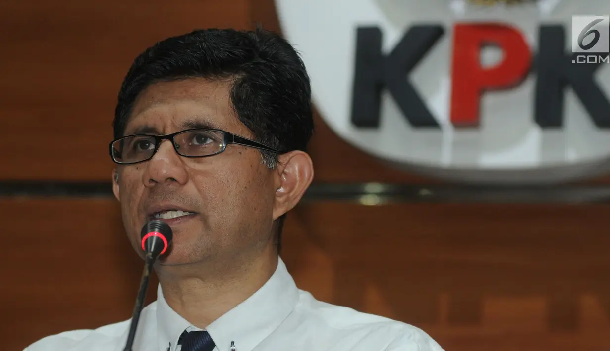 Wakil Ketua KPK Laode Muhammad Syarif memberi keterangan kasus pembangunan Pelabuhan Bebas Sabang 2006-2011 di Gedung KPK, Jakarta, Jumat (13/4). KPK menetapkan dua tersangka korporasi dalam kasus ini. (Merdeka.com/Dwi Narwoko)