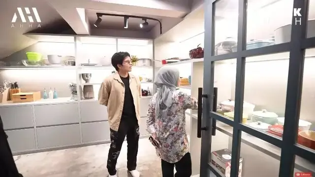 Dapur Elegan Ini Jadi Bukti Rumah Mewah Bisa Tetap Homey