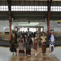 Rentetan model dengan hasil karya desainer Purwokerto. (Foto: situs/KAI.id)