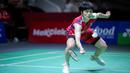 Pebulu tangkis tunggal putri China, Wang Zhi Yi berusaha mengembalikan kok ke arah wakil Indonesia, Gregoria Mariska Tunjung pada babak perempat final Indonesia Open 2024 di Istora, Senayan, Jakarta, Jumat, (07/06/2024). (Bola.com/Bagaskara Lazuardi)