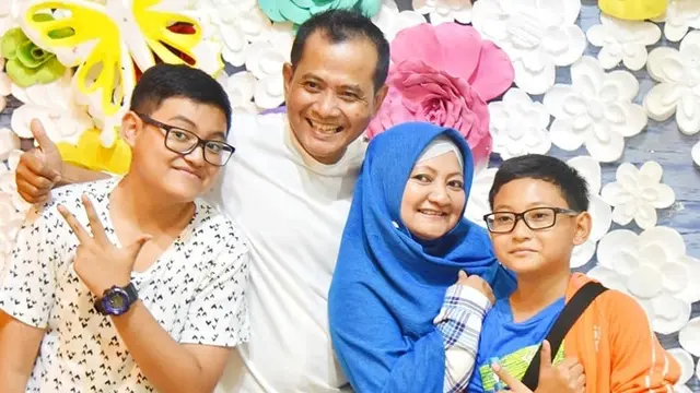 Jarang Tersorot, Ini 6 Momen Kebersamaan Farid Aja Bersama Keluarganya