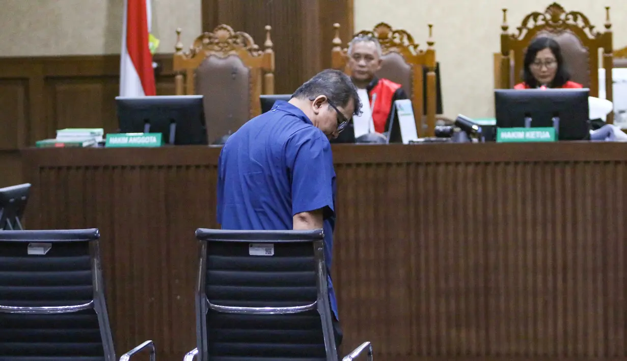 Terdakwa kasus dugaan korupsi jual beli gas antara PT PGN dengan PT IAE, Hendi Prio Santoso usai menjalani sidang pembacaan putusan di Pengadilan Tipikor, Jakarta, Kamis (20/8/2026). (KLY/ Arie Basuki)