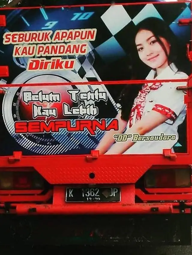 Kumpulan Potret Artis dengan Kata-Kata Bijak Menghiasi Belakang Truk (ist)