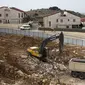 Alat berat bekerja di situs konstruksi di pemukiman Yahudi di Tepi Barat (AP)