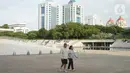 Warga beraktivitas di sekitar Taman Lapangan Banteng, Jakarta, Kamis (20/2/2020). Adanya revitalisasi kawasan Monas menyebabkan sebagian warga lebih memilih Lapangan Banteng sebagai tempat menghabiskan waktu untuk berolahraga serta berekreasi. (Liputan6.com/Immanuel Antonius)