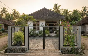 7 Model Gerbang Rumah Kampung Sederhana Tapi Elegan, Bikin Fasad Tampak Modern