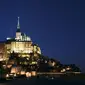 Kastil di Mont Saint-Michel, di Normandy (Manche, Basse-Normandie, Prancis), pada malam hari. (Creative Commons)