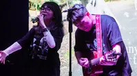 Suara Kayu Undang Fans Curi Dengar Album Terbaru Banyak Canda Tapi Serius