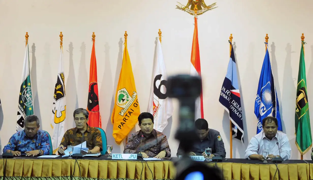 Dalam acara tersebut, hadir seluruh komisoner KPU dan komisioner Bawaslu, Jakarta, (21/10/14). (Liputan6.com/Johan Tallo)