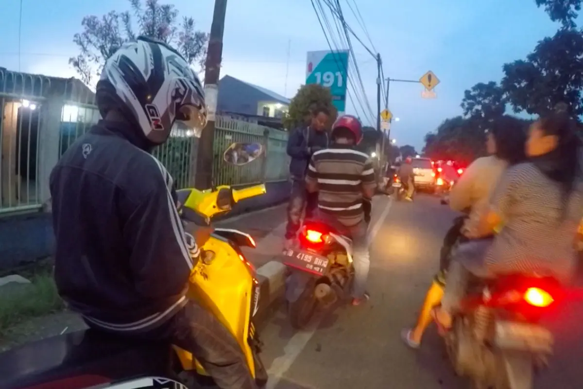 Penagih Utang Menangkap Nasabah