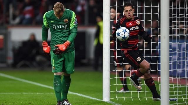 Bayer Leverkusen mampu menahan imbang Barcelona 1-1 dalam Matchday 6 Grup E Liga Champions di Stadion BayArena, Kamis (10/12/2015). Gol Messi pada menit ke-20 langsung direspon kubu Leverkusen lewat gol Javier Hernandez dua menit berselang. Meskipun ...