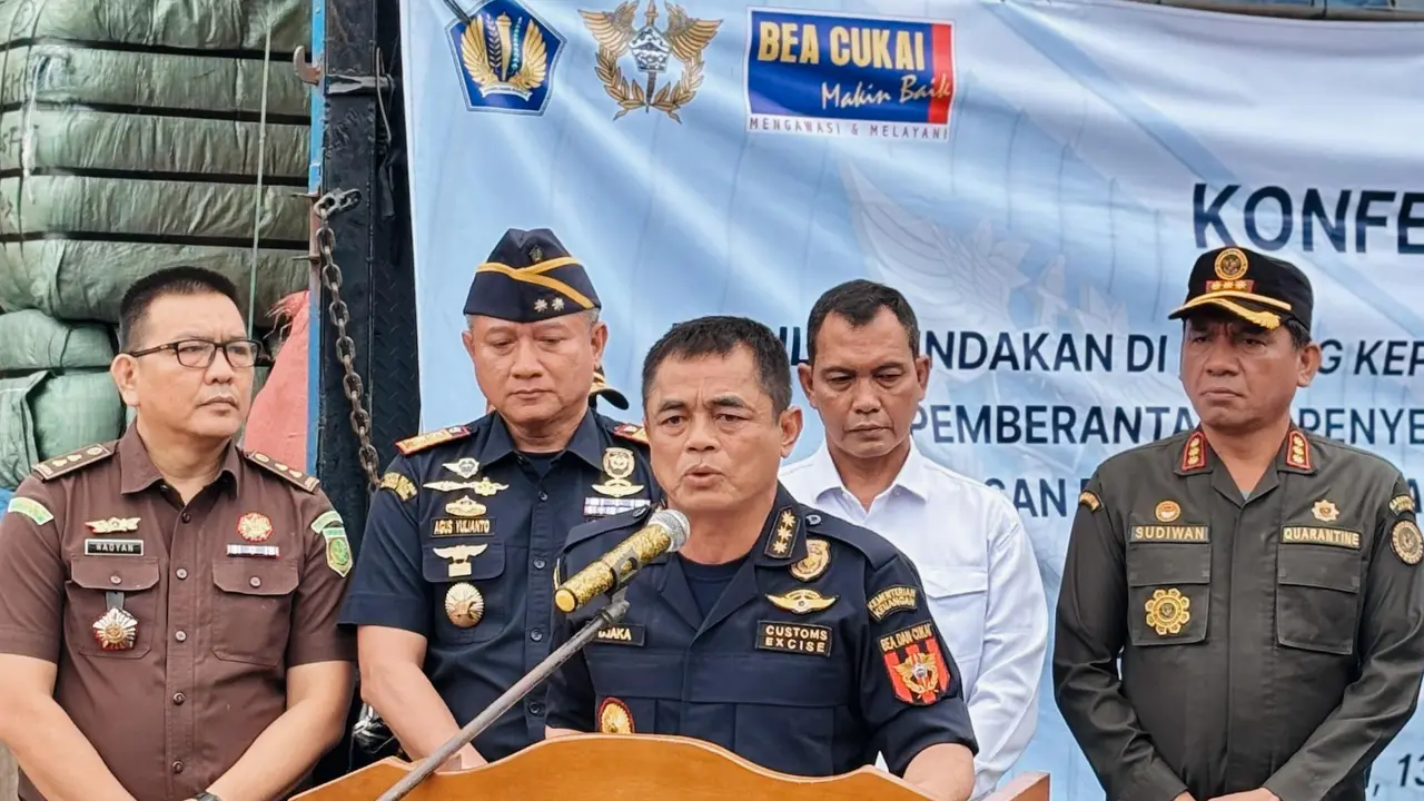 Bea Cukai menggagalkan upaya penyelundupan ribuan koli barang ilegal di Pelabuhan Rakyat Taman Raja, Tungkal Ulu, Kabupaten Tanjung Jabung Barat, Jambi. (Foto: Bea Cukai)