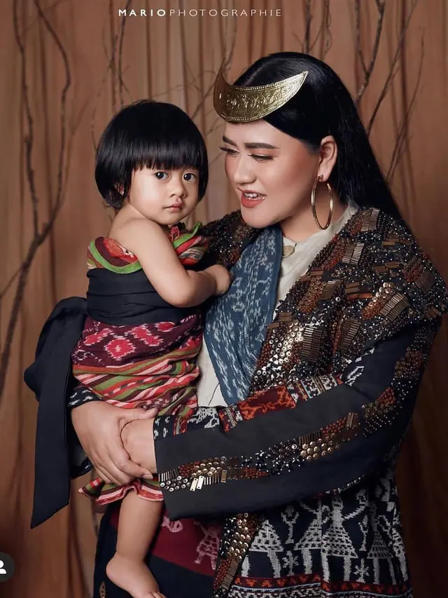Momen Bahagia Kahiyang Ayu dan Sedah Mirah Saat Lakukan Pemotretan