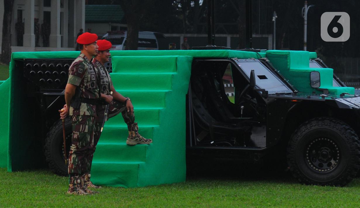 Dalam amanatnya, Danjen Kopassus yang baru Mayjen TNI Deddy Suryadi memastikan ia akan menjadi Danjen ke-36 yang menahkodai, memimpin serta siap melayani seluruh anggota Kopassus dengan baik terkhusus bagi bangsa dan negara. (merdeka.com/Imam Buhori)