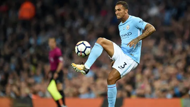 Bek Manchester City, Danilo