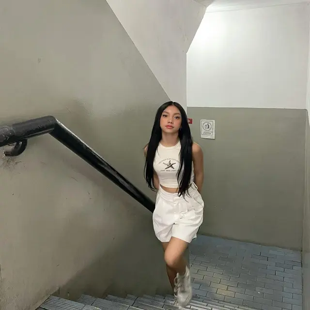 6 Potret Terbaru Naura Ayu, Disebut Miliki Vibes Member NewJeans