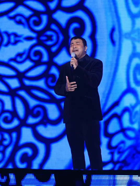 Memetik ilmu dari duetnya bersama penyanyi yang akrab disapa bung Harvey ini digunakan Afgan untuk perkembangan kariernya ke depan. Ia pun sangat antusias melakukan duet bersama Harvey. (Adrian Putra/Bintang.com)