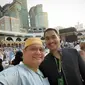 Momen Dito Ariotedjo Temani Menko Airlangga Hartarto Saat Ibadah Umroh pada 2020. (Sumber: Instagram/ditoariotedjo)