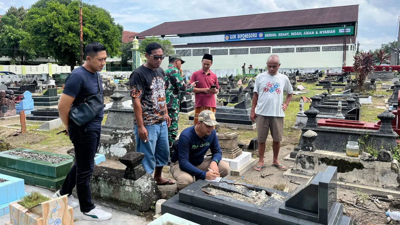 Perusakkan Makam Non Muslim Bantul