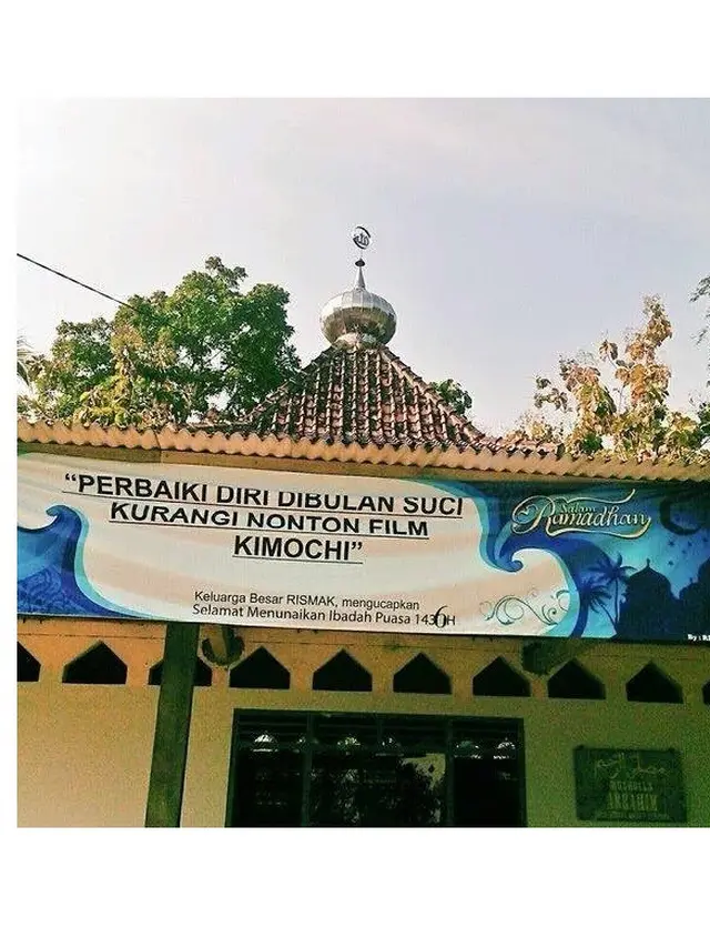 6 Spanduk Ingatkan Tarawih di Bulan Ramadhan Ini Bikin Tepuk Jidat