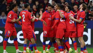 Pemain Paris Saint-Germain merayakan gol pembuka yang dicetak Willian Pacho saat matchday ketiga Liga Champions 2025/2026 melawan Bayer 04 Leverkusen di Stadion BayArena, Leverkusen, Jerman, pada Selasa 21 Oktober 2025 waktu setempat atau Rabu 22 Oktober 2025 dini hari WIB. (FRANCK FIFE/AFP)