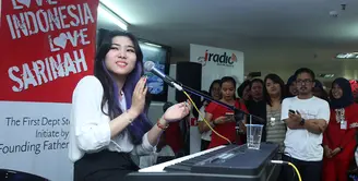 Nama Isyana Sarasvati kini memang tengah melambung, beberapa penghargaan di bidang musik telah diraih pelantun ‘Keep Being You’ ini. Ia bahkan diyakini menggeser posisi Raisa sebagai penyanyi wanita populer saat ini. (Deki Prayoga/Bintang.com)