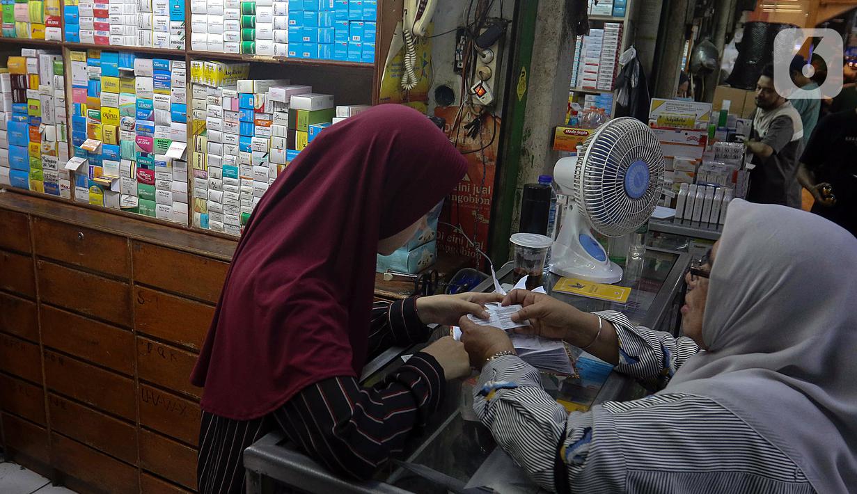 Perbedaan signifikan harga obat di Indonesia dan Malaysia yang mencapai tiga hingga lima kali lipat menjadi sorotan pemerintah. (Liputan6.com/Herman Zakharia)