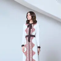 Busana Lebaran dengan potongan modern minimalis. (sumber foto: dok.tx)