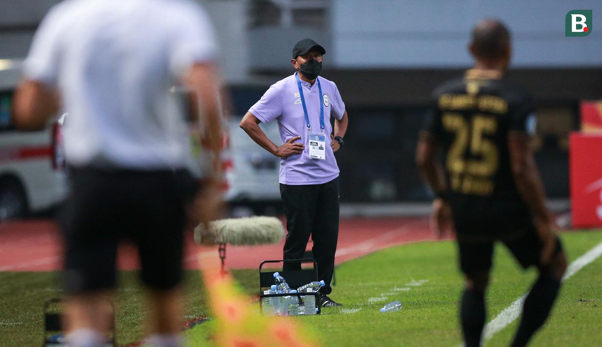 Pelatih kepala Rans Nusantara FC, Rahmad Darmawan saat laga pekan ke-7 BRI Liga 1 2022/2023 antara Rans Nusantara FC melawan Barito Putera di Stadion Pakansari, Bogor, Senin (29/8/2022). (Bola.com/Bagaskara Lazuardi)
