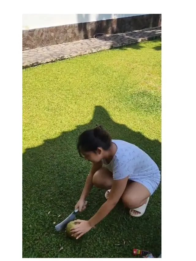 5 Potret Mayangsari saat Berkebun Pakai Tas Mewah, Jadi Sorotan