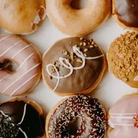 Makanan manis dapat berdampak negatif terhadap perilaku jangka pendek maupun kesehatan jangka panjang. (Foto: Unsplash/Annie Spratt)