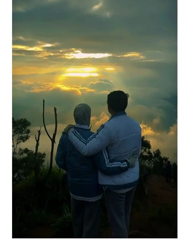 7 Potret Nadya Mustika Pamer Baby Bump saat Liburan, Curi Perhatian