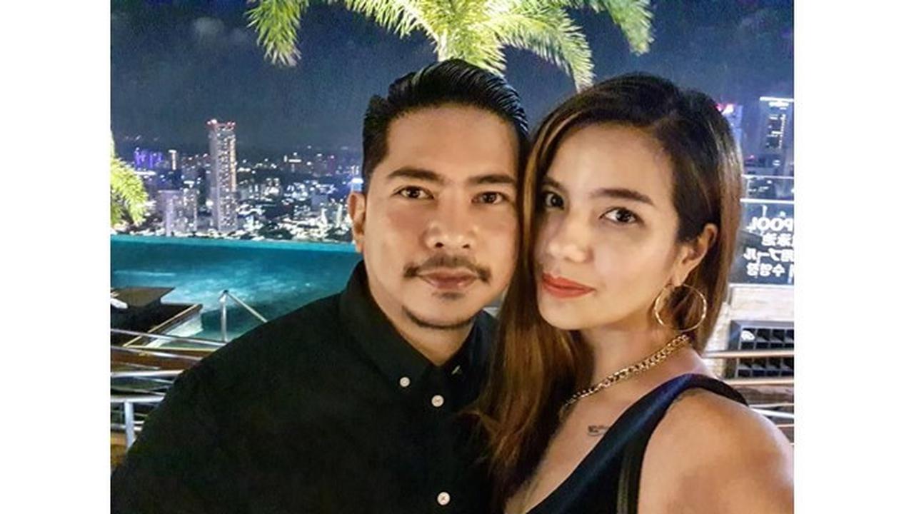 Meski hubungannya terbilang baru, Dimas Akira mantap melamar Sheila Marcia pada 24 Desember 2019.