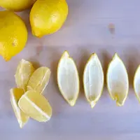 Pernah lihat dalaman bola kasti? Kalau belum, simak video berikut ini. (Via: toriavey.com)