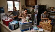 Cara Menyimpan Makanan Saat Listrik Padam (AI Generated)