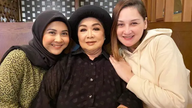 Sama-sama Jadi Artis, Ini 6 Potret Kompak Artis Cantik dan Keponakannya