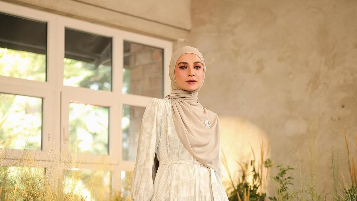 6 Inspirasi Styling Hijab ala Shireen Sungkar, Anggun dengan Prinsip Syar’i