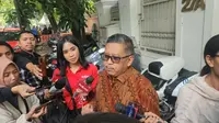 Sekjen PDIP Hasto Kristiyanto bicara soal kemungkinan Presiden Jokowi silaturahmi lebaran dengan Ketum PDIP Megawati Soekarnoputri. (Merdeka.com)