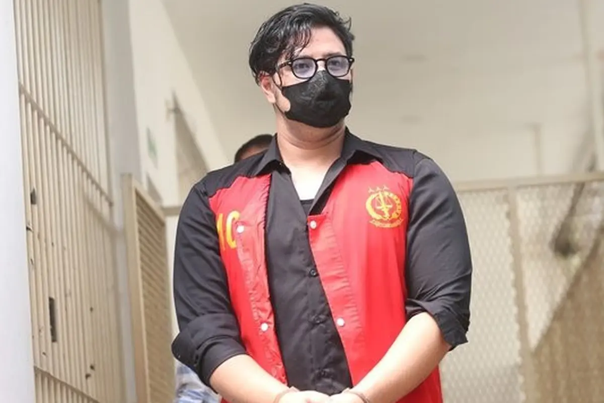 Ammar Zoni Menangis Dituntut 1 Tahun Penjara
