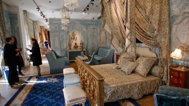 Lelang Perabot Mewah Hotel Ritz di Paris