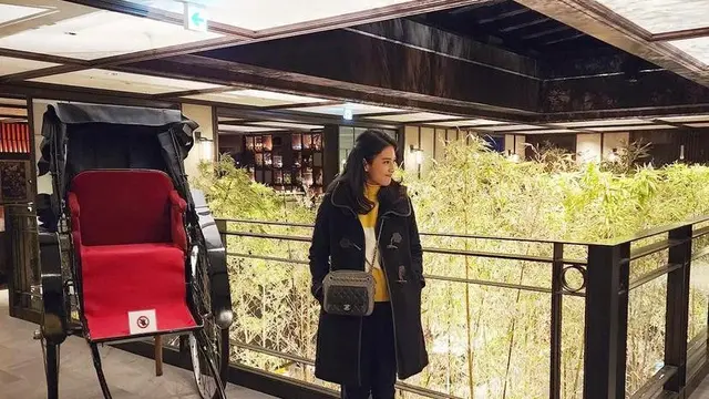 6 Gaya Dian Sastro Liburan di Jepang, Makin Menawan Pakai Kimono