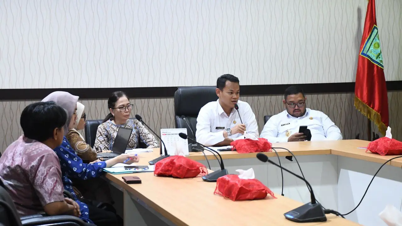 Rapat Komnas HAM dengan Bupati Purbalingga Fahmi Muhammad Hanif dan Wakil Bupati Purbalingga Dimas Prasetyahani soal Novi Sukatani. (Foto: Liputan6.com/Humas Protokol Pemkab Purbalingga)