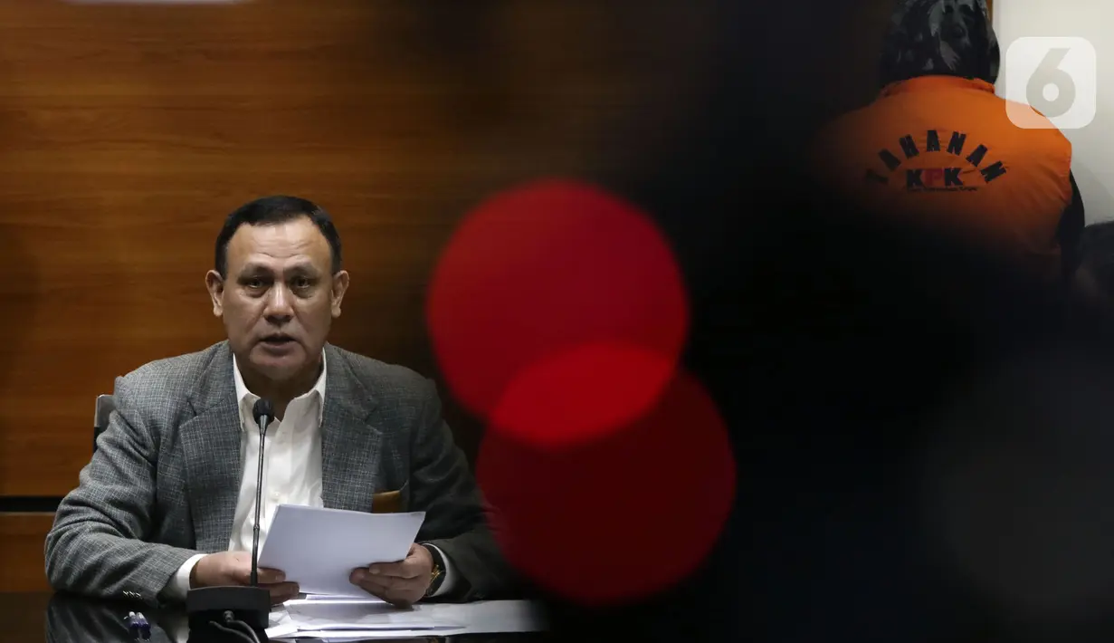 <p>Ketua KPK, Firli Bahuri menyampaikan rilis penetapan tersangka dan penahanan Bupati Bogor, Ade Yasin bersama tujuh orang lainnya terkait dugaan suap pengurusan laporan keuangan Pemerintah Kabupaten Bogor tahun 2021 di di Gedung KPK, Jakarta, Kamis (28/4/2022). (Liputan6.com/Helmi Fithriansyah)</p>