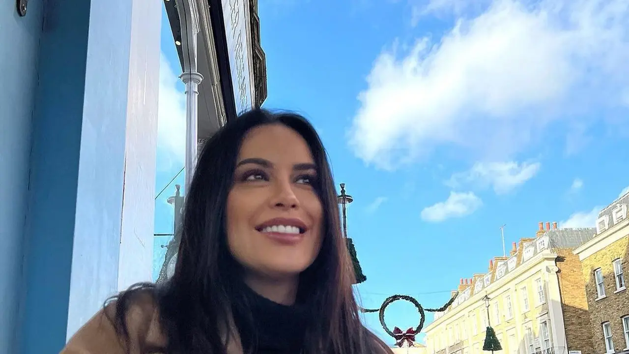 8 Potret Sophia Latjuba Pamer Body Goals di Usia 53 Tahun Ini Jadi Sorotan