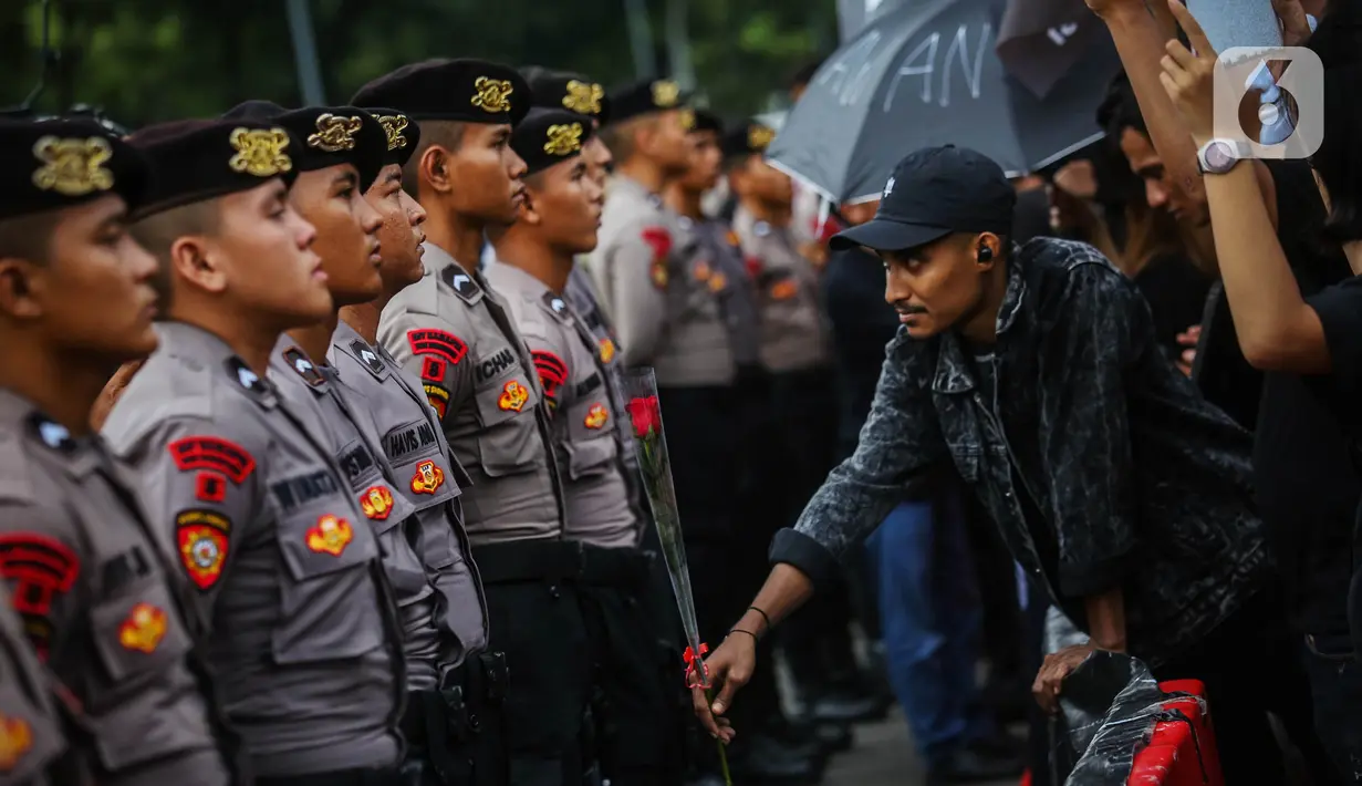 Mereka menilai keputusan MK No. 90 adalah puncak gunung es dari kemunduran demokrasi di Indonesia. (Liputan6.com/Angga Yuniar)