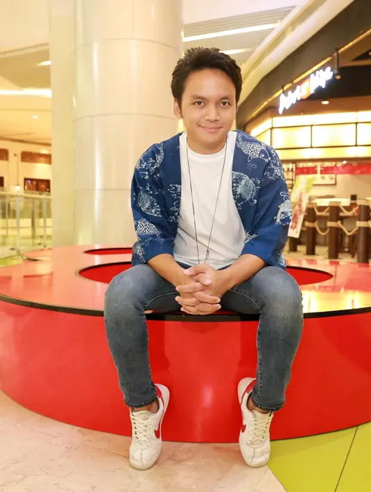 Single baru dan video klip Cavin Jeremy berjudul Nostalgia sudah bisa dinikmati di channel Youtube. Lagu itu pula akan masuk dalam album barunya yang akan dirilis pada Oktober 2017 mendatang. (Adrian Putra/Bintang.com)