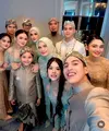Adik Kandung dan Sambung Al Ghazali di Momen Akad Nikahnya. [@ahmaddhaniofficial]