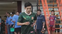 Mantan pemain Persiba Bantul, Slamet Widodo, diperkenalkan sebagai penggawa PS Tira, Minggu (18/3/2018). (Bola.com/Ronald Seger Prabowo)