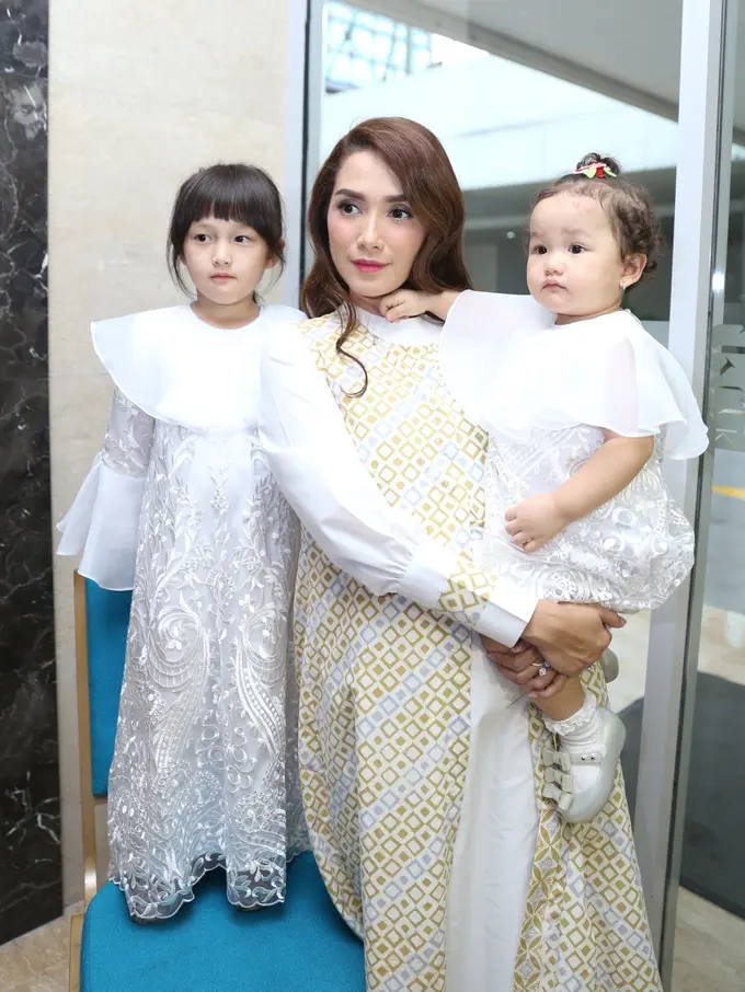 [Bintang] Ussy Sulistiwaty